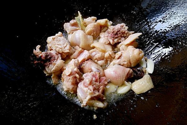 土豆焖鸡的做法图解3