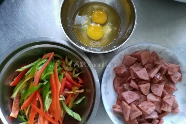 尖椒火腿炒鸡蛋的做法图解2