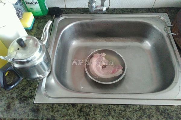 虾酱蒸五花肉的做法图解2