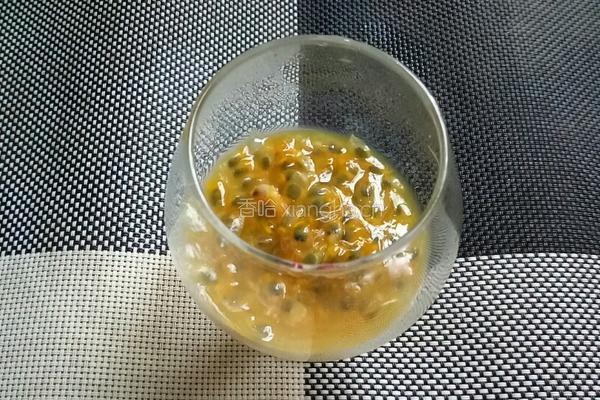 百香果鸡尾酒的做法图解3
