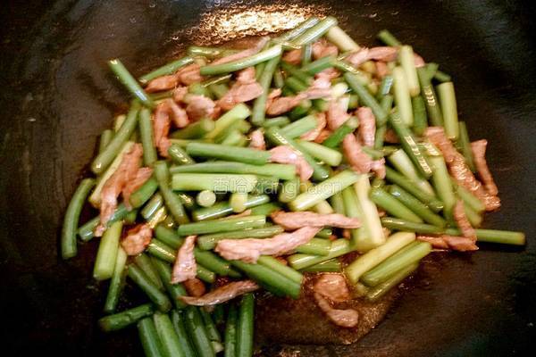 蒜苔炒肉的做法图解6