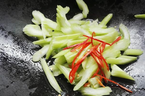清炒芹菜的做法图解5