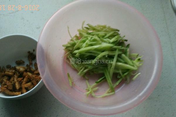 肉丝拉皮的做法图解2