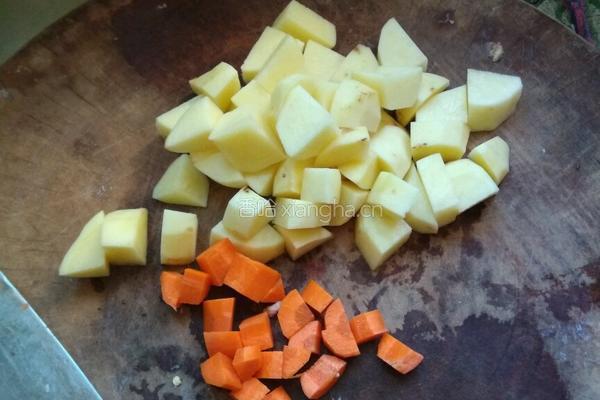 土豆炖牛肉的做法图解2