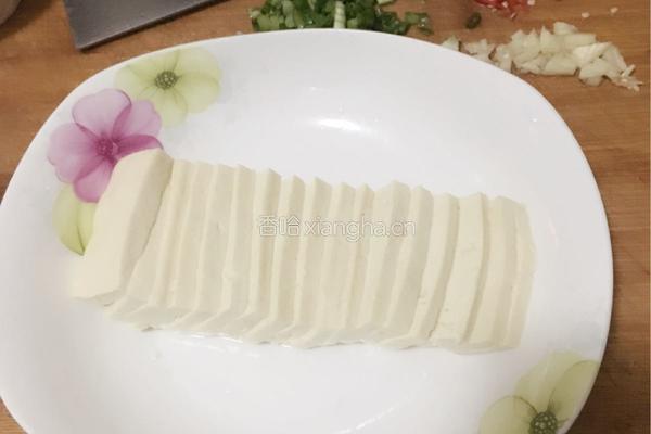豆腐蒸蛋的做法图解1