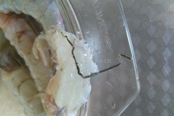 咸蛋黄焗虾的做法图解2
