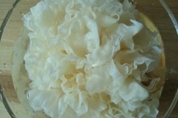 银耳雪梨糖水的做法图解4