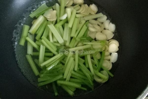 芹菜炒百合的做法图解3