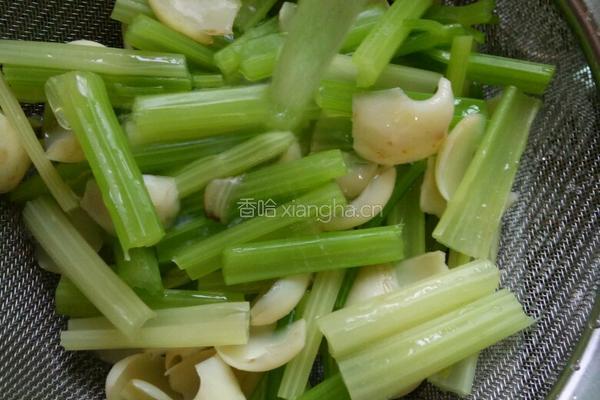 芹菜炒百合的做法图解4