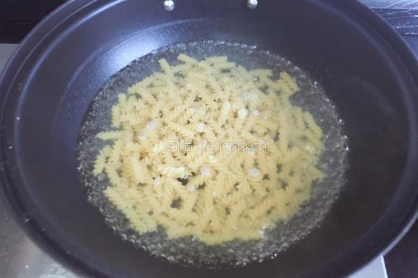 黑胡椒牛柳意面的做法图解2