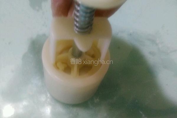 伍仁月饼（16个 每个 50g）的做法图解8