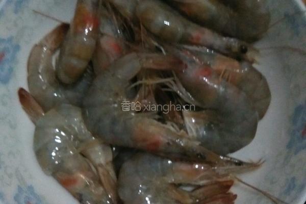 葱烧大虾的做法图解1