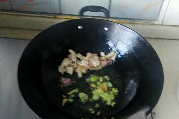 豆芽炒粉条的做法图解3