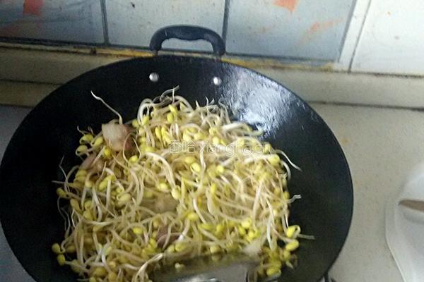 豆芽炒粉条的做法图解4