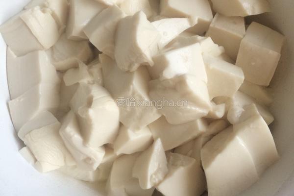 麻辣酸甜豆腐的做法图解1