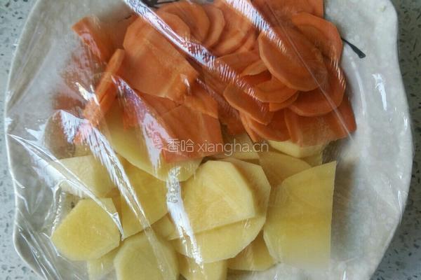 奶香土豆胡萝卜泥的做法图解2