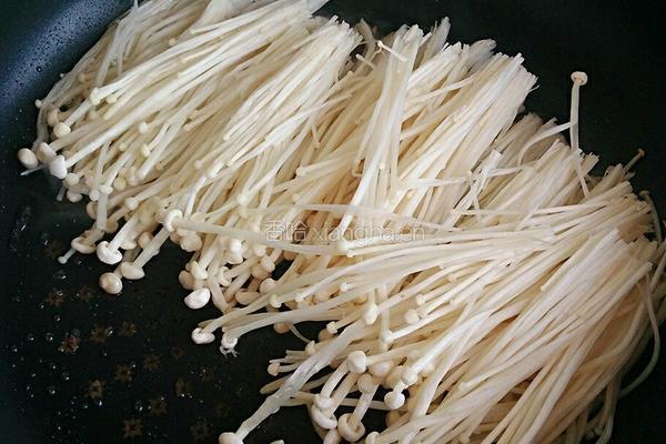 金针菇炒鸡蛋的做法图解4