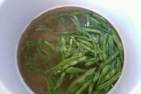 蒜泥豆角的做法图解2