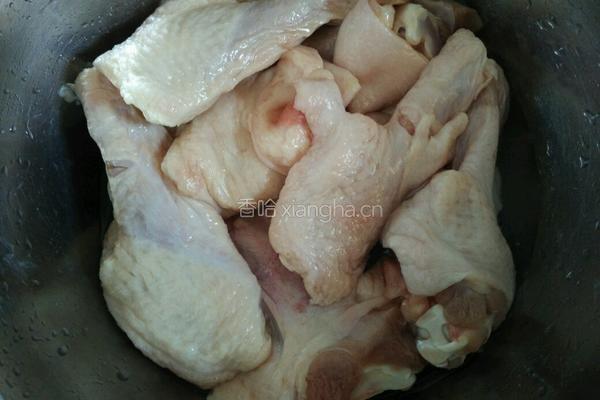 土豆炖鸭翅根的做法图解1