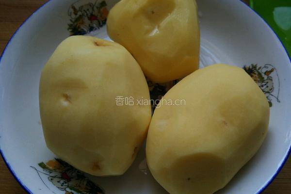 土豆炖鸭翅根的做法图解2