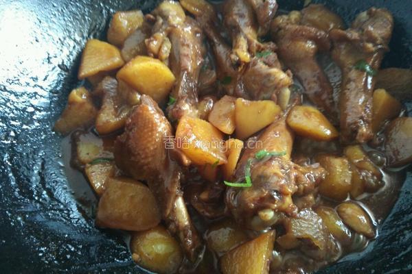 土豆炖鸭翅根的做法图解11