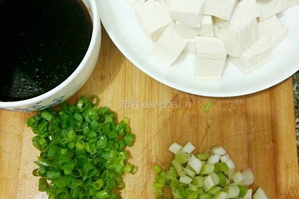 葱烧豆腐的做法图解2