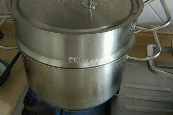 冰糖银耳炖燕窝的做法图解7