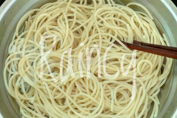 番茄肉酱意粉的做法图解3