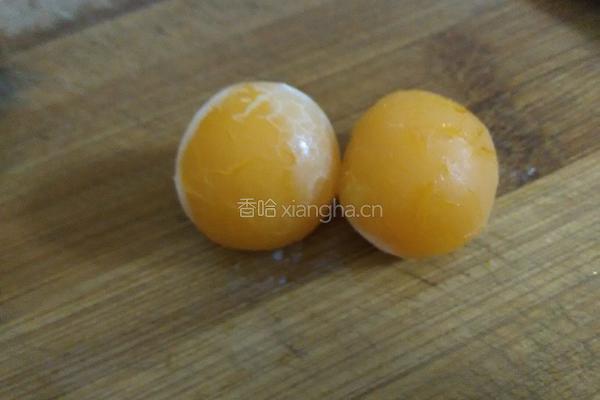 咸蛋黄烩南瓜泥的做法图解4