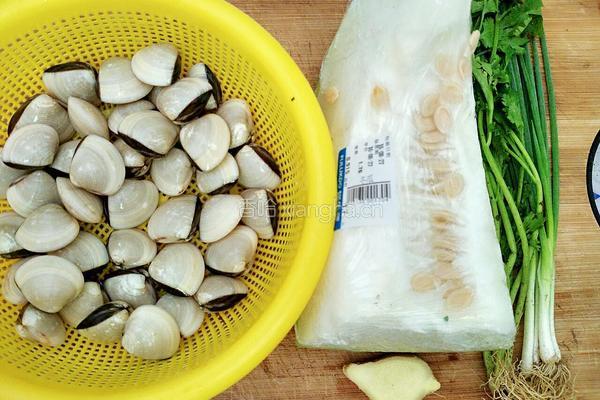 冬瓜花蛤汤的做法图解1