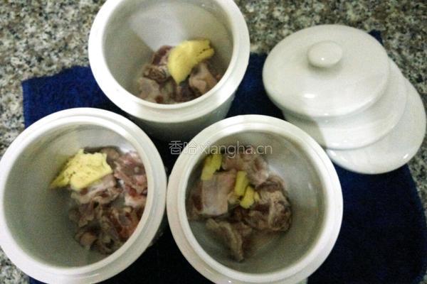 茶树菇煲排骨汤的做法图解3