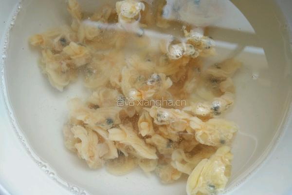 黄瓜豆瓣蛤蜊汤的做法图解2