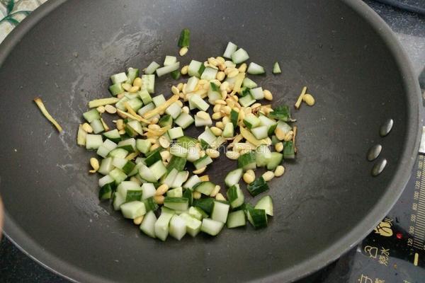 黄瓜豆瓣蛤蜊汤的做法图解6