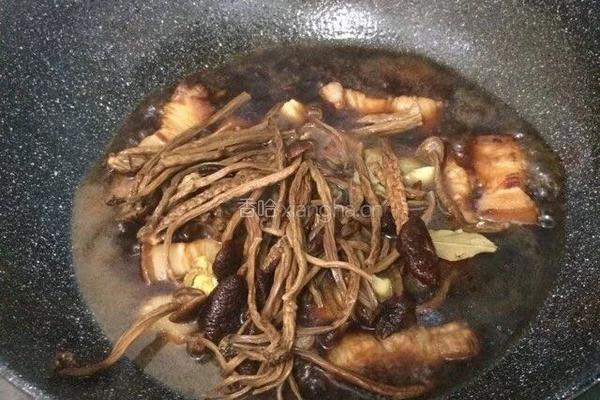 红烧肉炖蘑菇的做法图解6