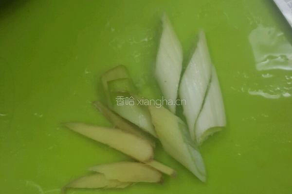 紫菜玉米排骨汤的做法图解2
