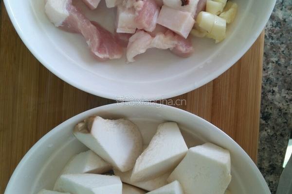 杏鲍菇红烧肉的做法图解1
