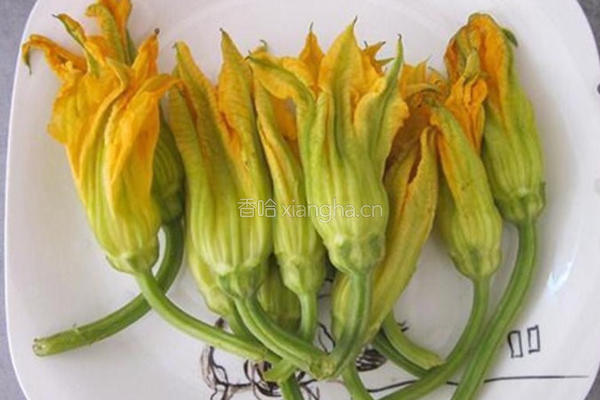 油炸南瓜花的做法图解1