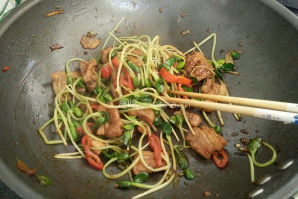 青豆苗炒肉的做法图解10