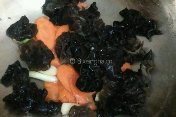 胡萝卜木耳炒鸡蛋的做法图解6