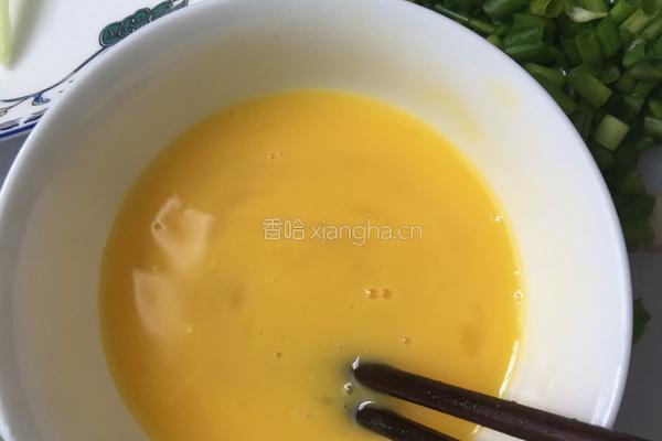 粉丝鸡蛋黄瓜的做法图解3