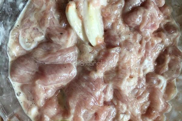 酸菜肉片的做法图解2