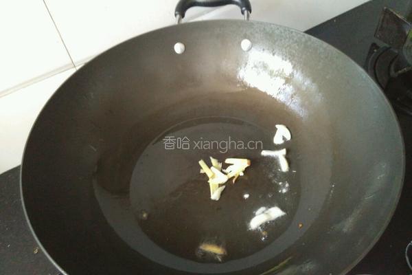 豆瓣腐竹鱿鱼丝的做法图解3