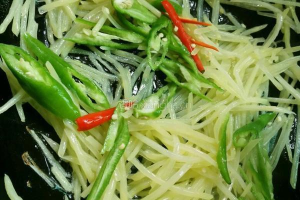 土豆丝炒辣椒的做法图解5