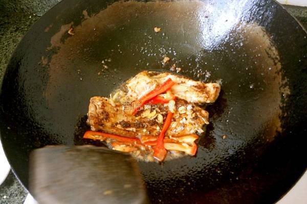 豆腐烧鱼块的做法图解3