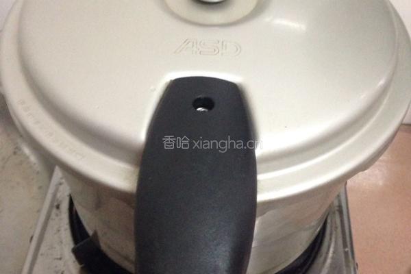 炖猪肘子的做法图解12