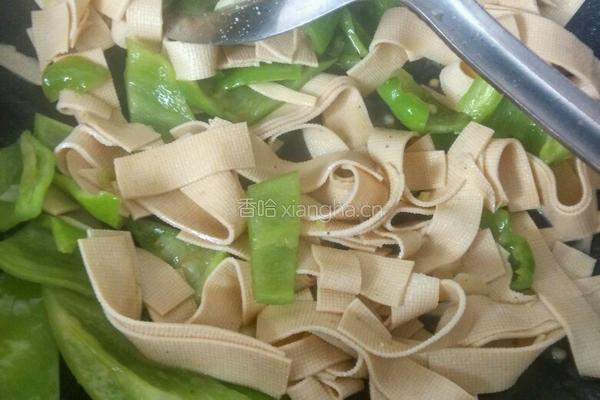 尖椒炒豆皮的做法图解4