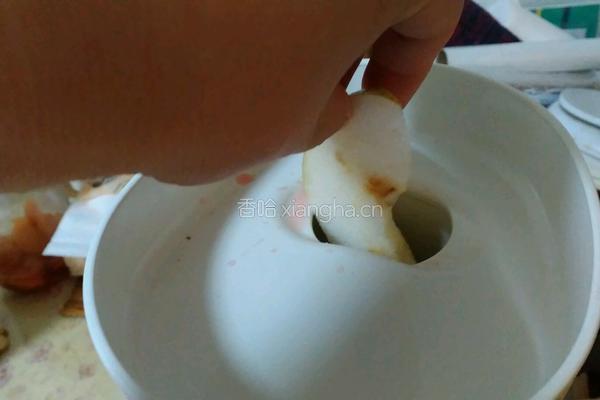 鲜榨西瓜雪梨汁的做法图解6