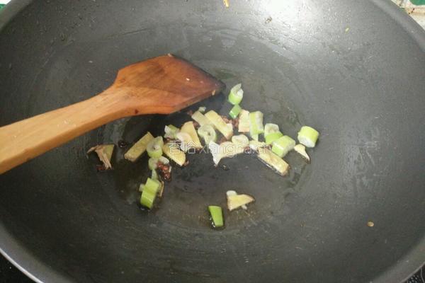 芹菜炒猪肝的做法图解3