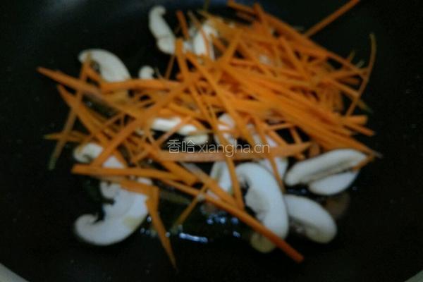 三鲜炒面的做法图解6