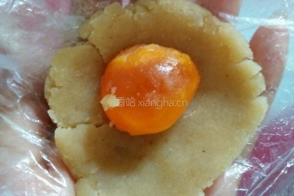 莲蓉蛋黄月饼的做法图解5